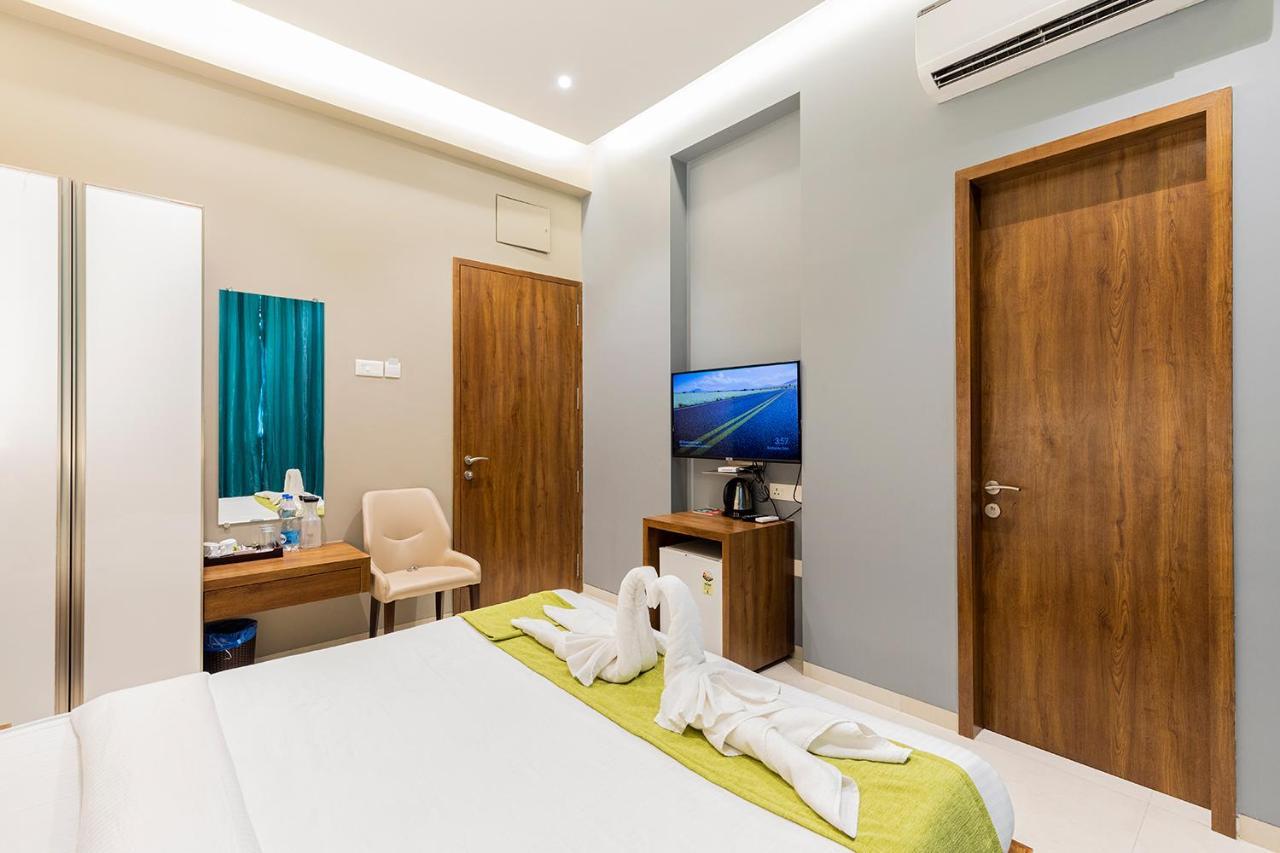 Hotel Seven Oaks Navi Mumbai Exterior foto