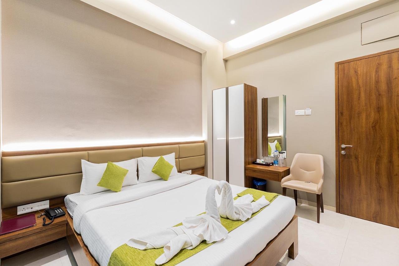 Hotel Seven Oaks Navi Mumbai Exterior foto